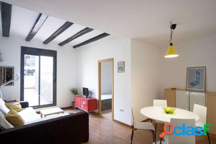 Apartamento de 2 dormitorios con terraza en alquiler en El