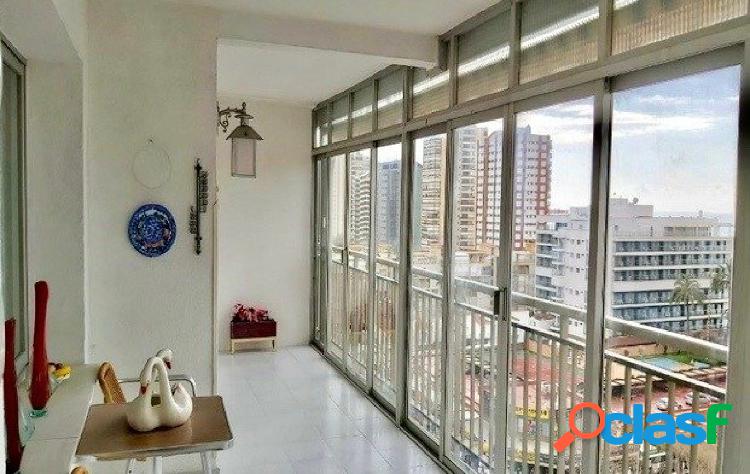 Apartamento de 2 dormitorios con vistas al mar y a un paso