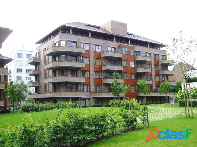 Apartamento de 2 dormitorios en alquiler en Auderghem,