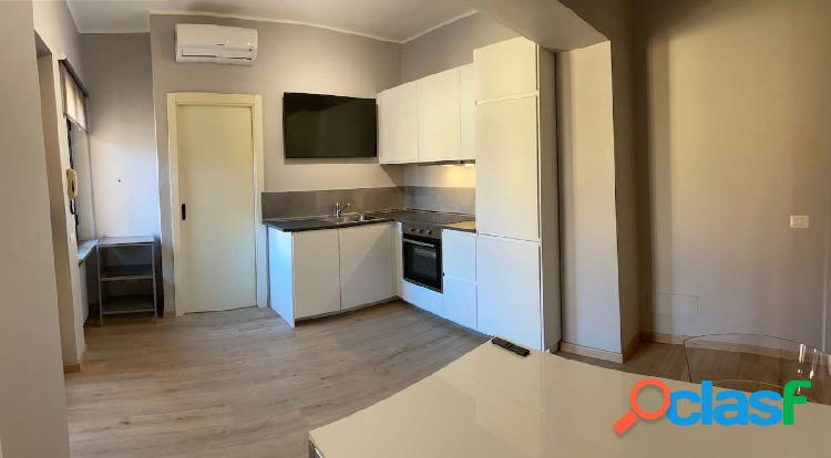 Apartamento de 2 dormitorios en alquiler en Rho, Rho