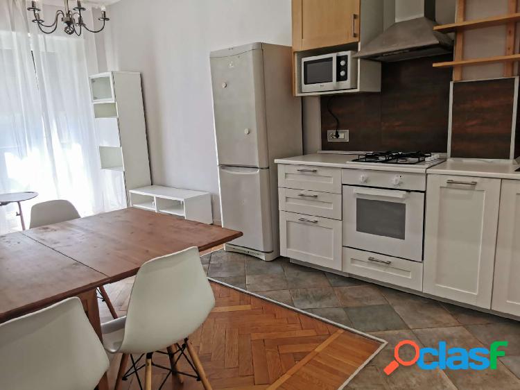 Apartamento de 2 habitaciones en alquiler en Portello,