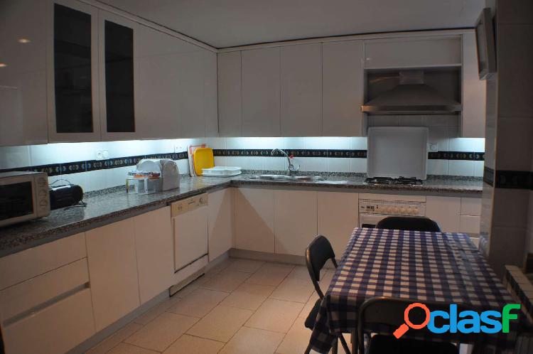 Apartamento de 3 dormitorios con terraza privada en