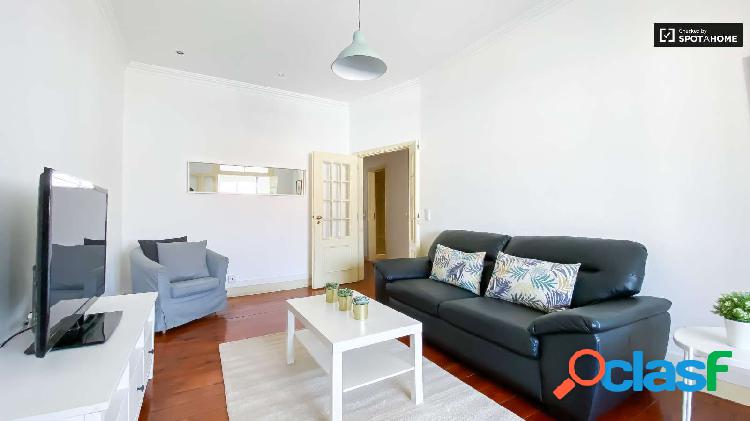 Apartamento de 3 dormitorios en alquiler en Arroios