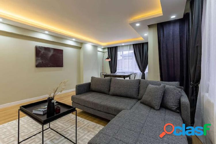 Apartamento de 3 dormitorios en alquiler en Maltepe,