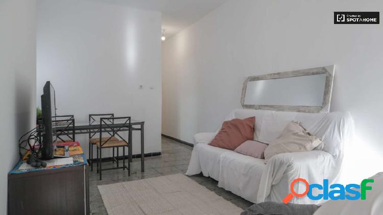 Apartamento de 3 dormitorios en alquiler en Valdeacederas,