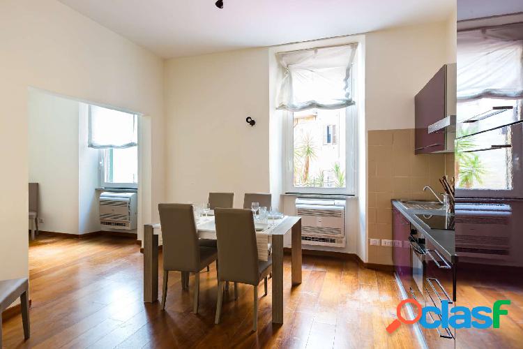 Apartamento de 3 habitaciones en alquiler en Trevi, Roma