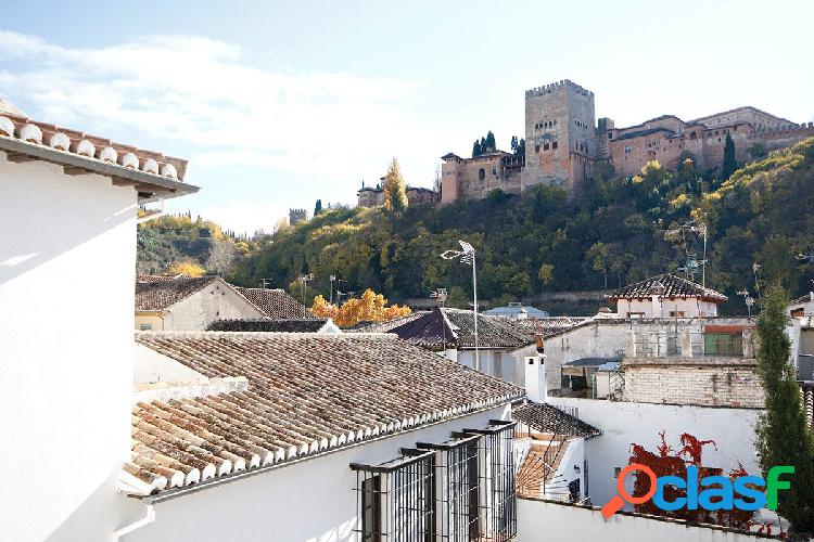 Apartamento de Lujo frente a la Alhambra.