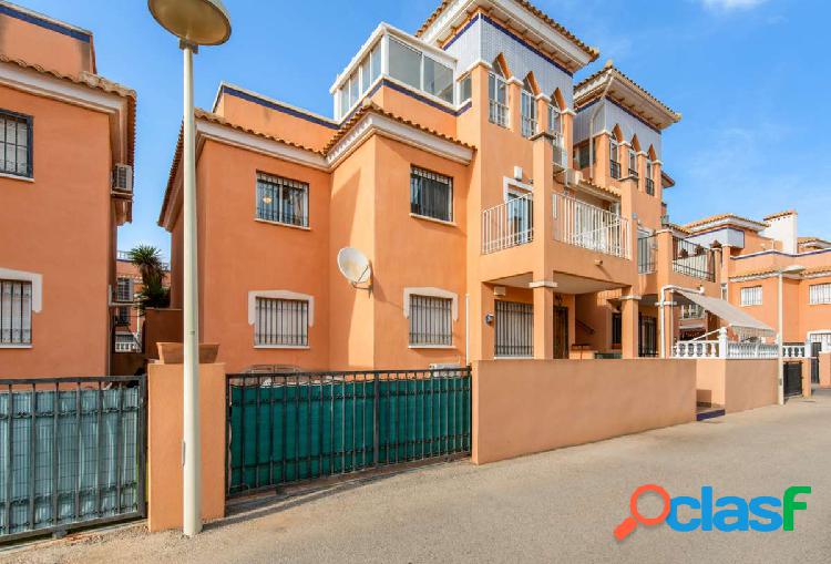 Apartamento d\xc3\xbaplex con sol\xc3\xa1rium en Playa