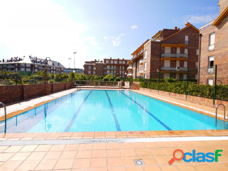 Apartamento en Urb. con Piscina