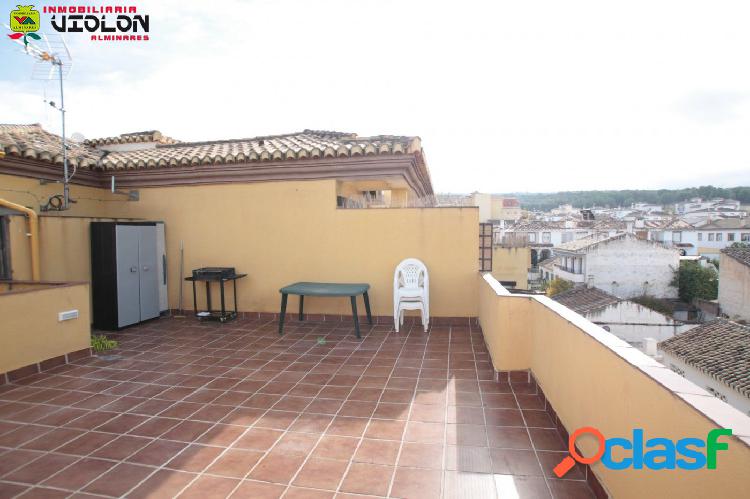 Atico luminoso con gran terraza en La Zubia