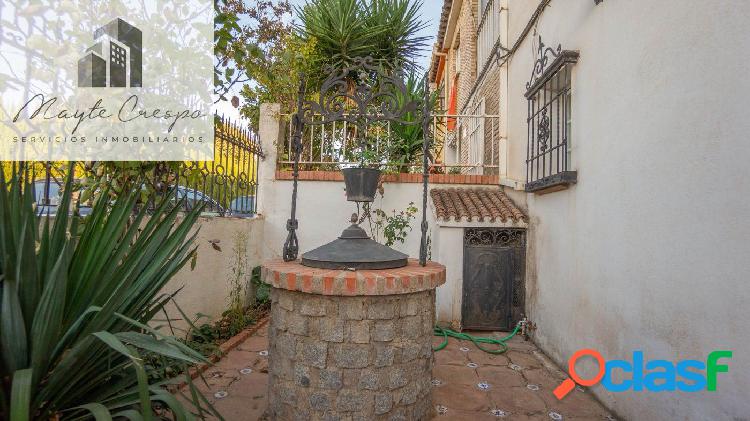 CASA ADOSADA CON PISCINA EN EL CENTRO DE OGIJARES