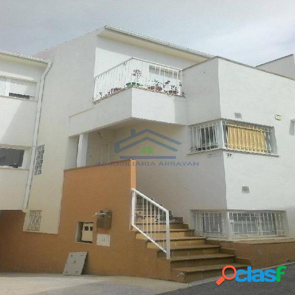 CASA ADOSADA EN CAJAR (VPO)