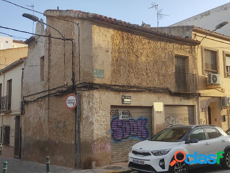 CASA DE DOS PLANTAS EN ESQUINA PARA REFORMAR