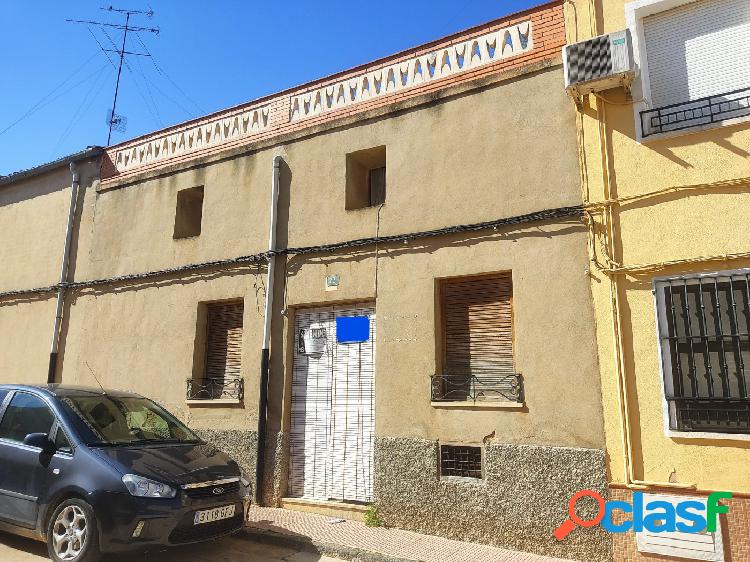 CASA PARA REFORMAN EN EL BARRIO DE SAN JUAN CON PATIO Y