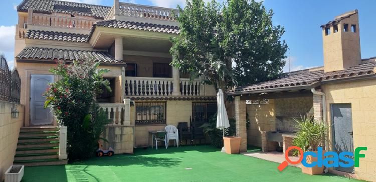 CASA UNIFAMILIAR EN CATRAL