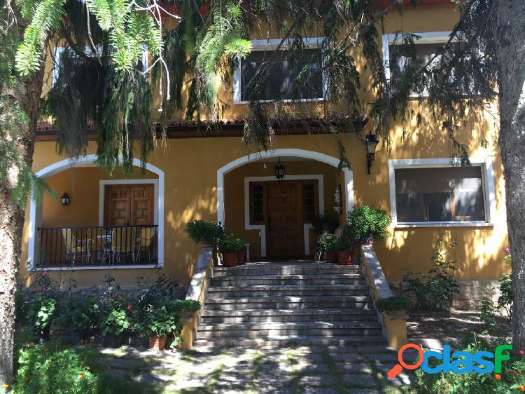 CHALET EN EL CENTRO DE CALAMOCHA