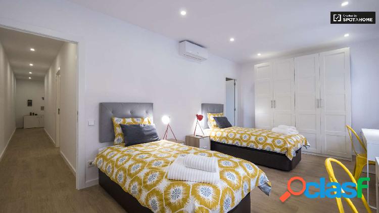 Cama en alquiler en apartamento de 5 dormitorios con terraza