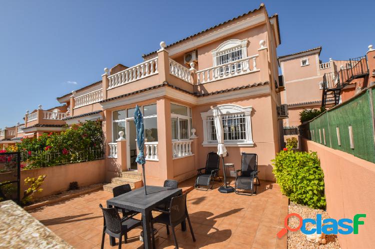 Casa adosada con terraza en Gran Alacant