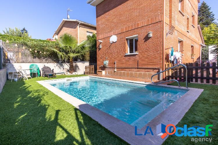 Casa con piscina en Venta