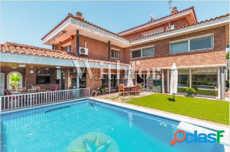 Casa con piscina y gran parcela en Esplugues