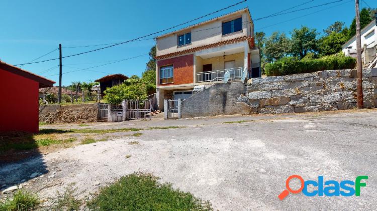 Casa con terreno en Pontefechas, a 5 minutos de Celanova