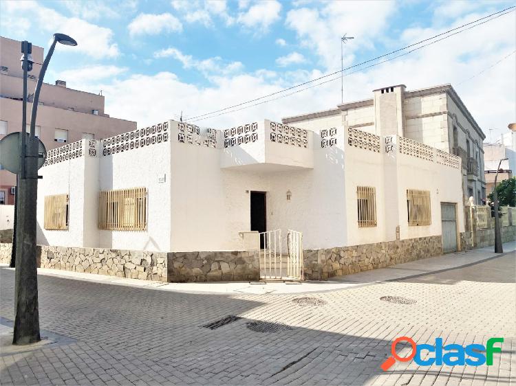 Casa en pleno centro de Roquetas