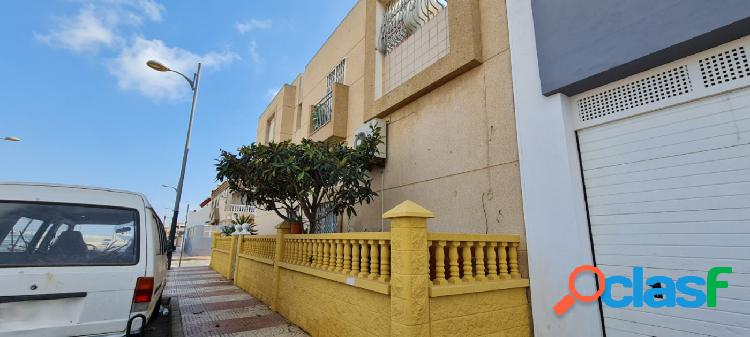 Casa en venta en zona Institutos, Roquetas de Mar