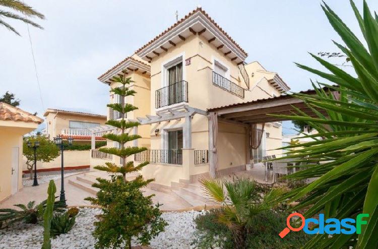 Casa unifamiliar con piscina privada en Cabo Roig