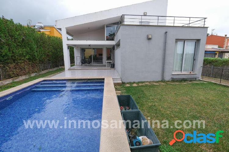 Chalet Independiente con Piscina