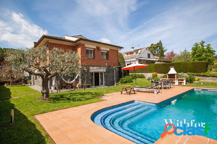 Chalet en parcela de 1.000 m2 con piscina privada en Sant