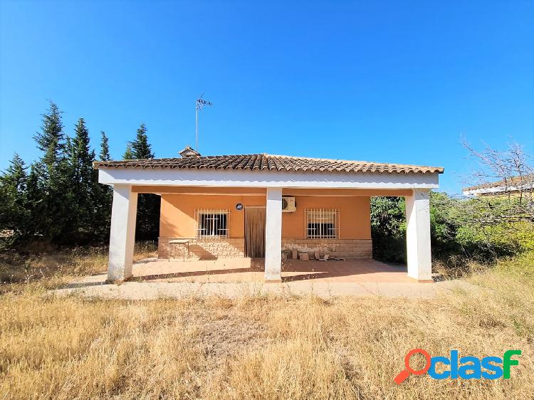 Chalet independiente con piscina en Vilamarxant