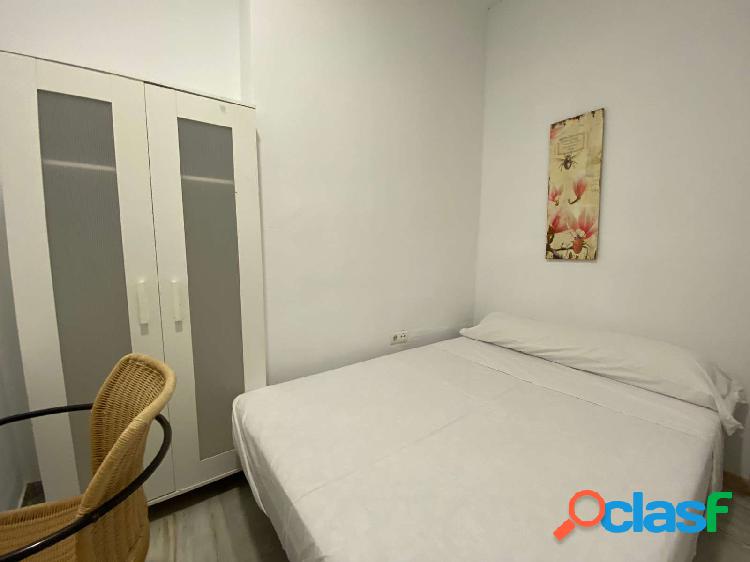 Dormitorio en apartamento de 3 habitaciones en Sevilla