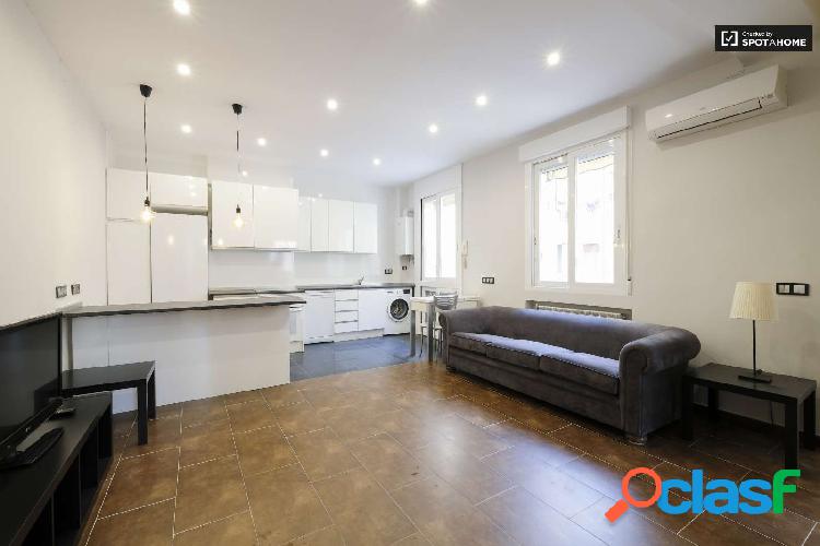 Elegante y espacioso apartamento de 2 dormitorios en