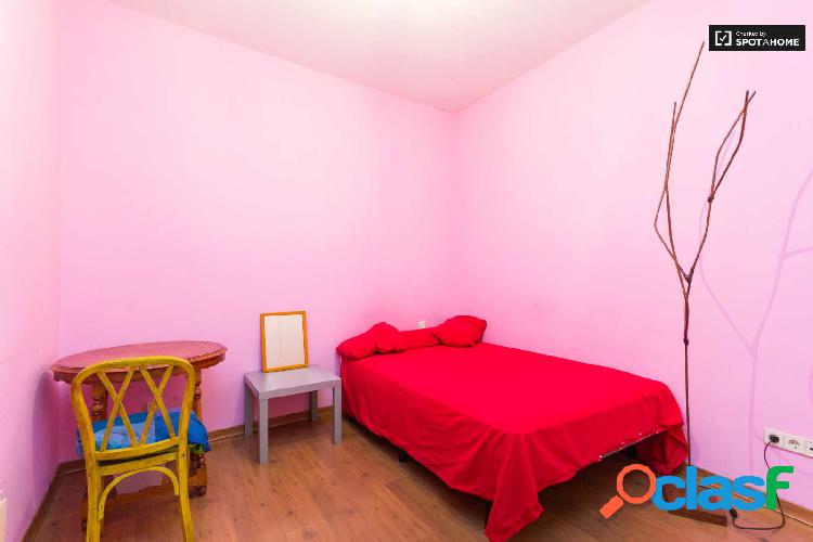 Funky room en apartamento de 3 dormitorios en Chueca