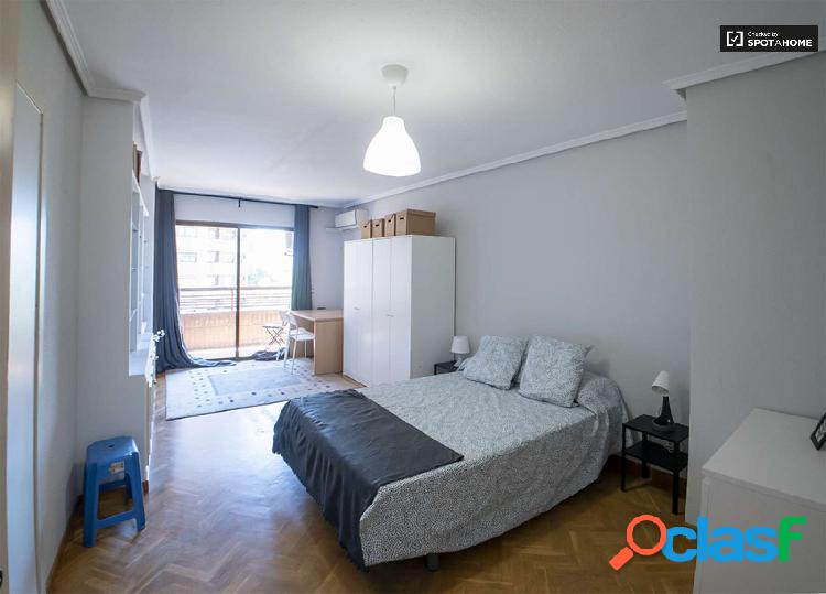 Habitaciones en piso de 5 dormitorios en Valencia