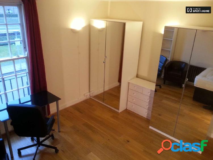 Habitaci\xc3\xb3n doble en alquiler en casa en Royal Arsenal