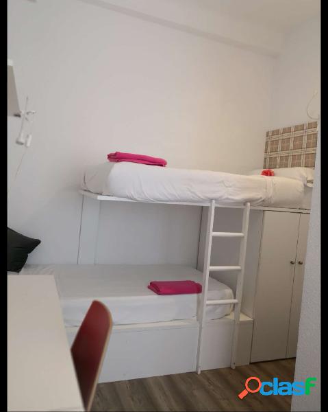 Habitaci\xc3\xb3n en residencia de estudiantes en Moncloa,