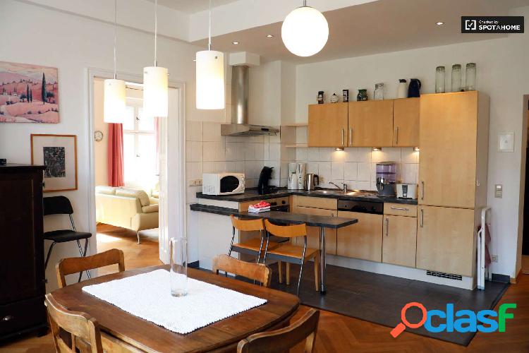 Hermoso apartamento con 3 habitaciones en alquiler en