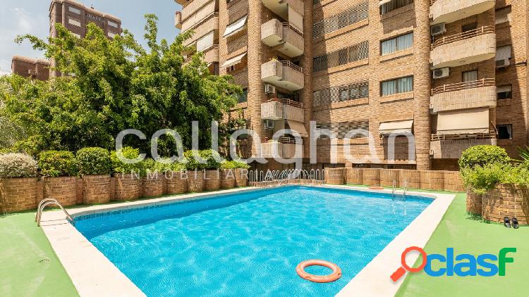 Incre\xc3\xadble piso en un residencial con piscina