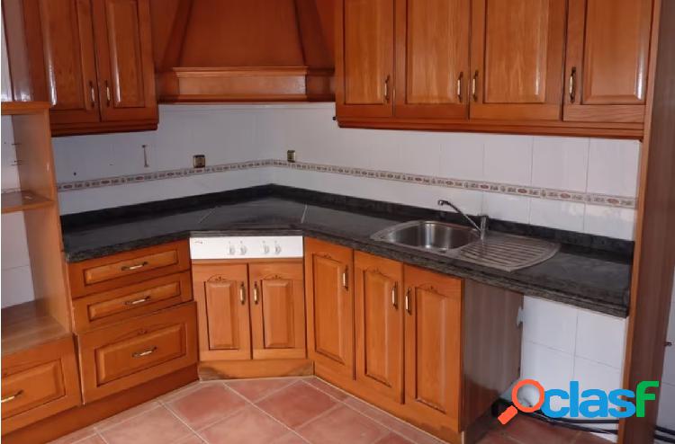 Inmobiliaria Garc\xc3\xada Delgado, vende bonita casa en Las