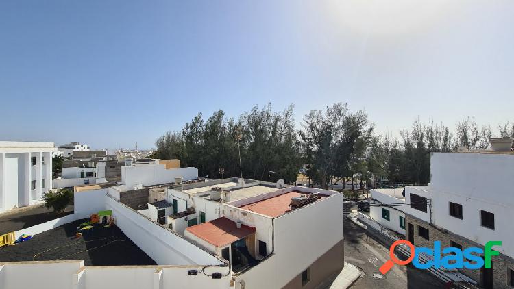 Inmueble de dos pisos a la venta en Arrecife