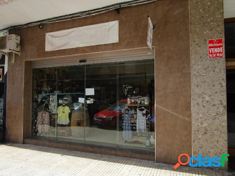 Local comercial en alquiler. Junto Comisaria. Alzira