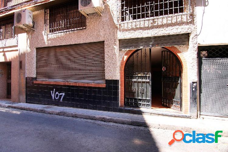 Local comercial junto a San Juan De Dios