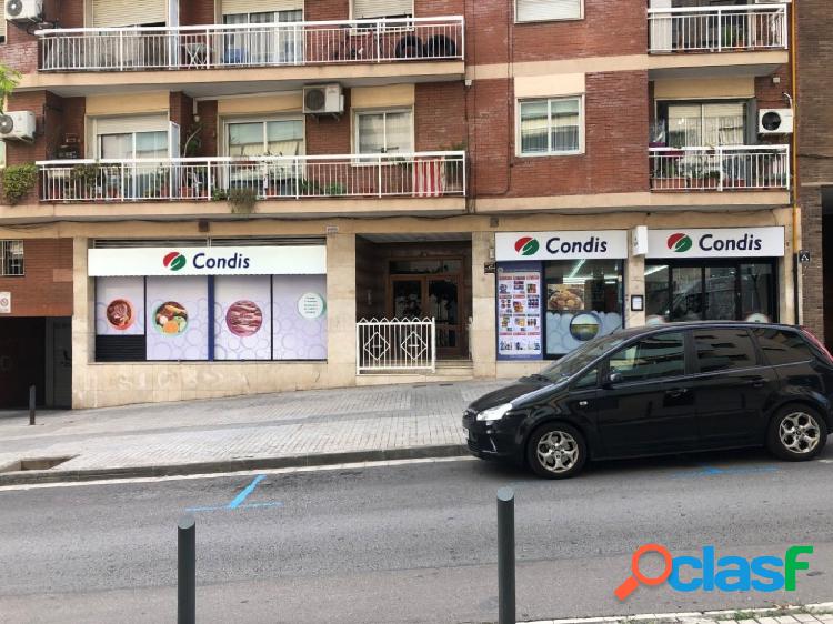 Local en venta con rentabilidad en calle Josep Cuxart -