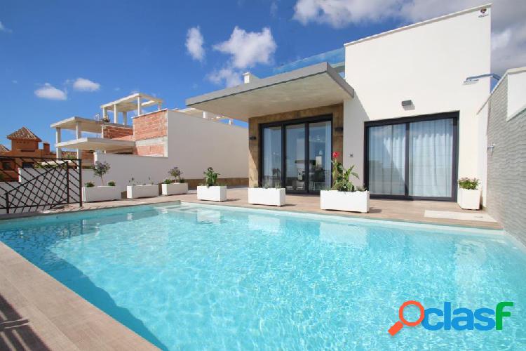 Luxury villas located in the exclusive beach of Campoamor,