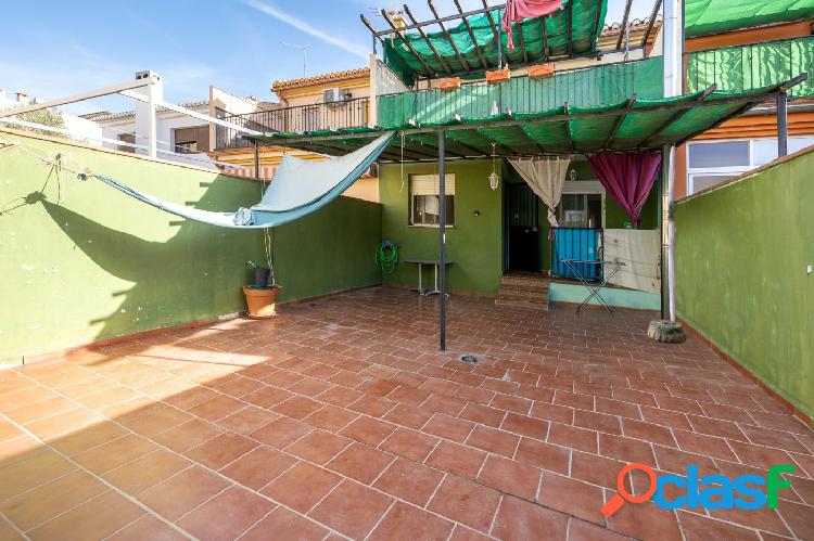 MAGN\xc3\x8dFICA ADOSADA EN AMBROZ CON PATIO DE 55 MTS A RAS