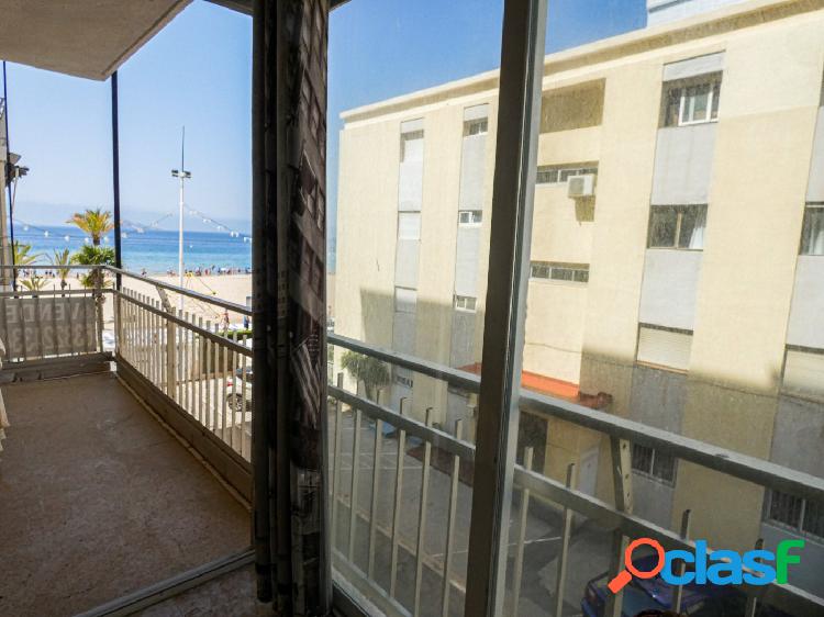 OPORTUNIDAD!!! PISO EN PRIMERA LINEA PLAYA LEVANTE