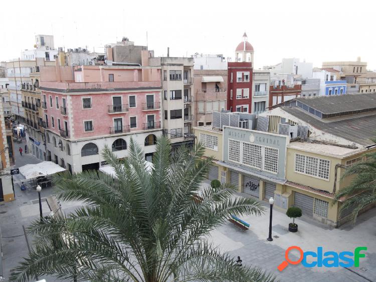 PISAZO EN LA ZONA CON MAS ENCANTO DE ELCHE, PLAZA DE LAS