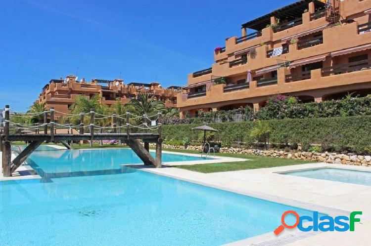 PRECIOSO APARTAMENTO EN PRIMERA LINEA DE PLAYA EN ESTEPONA