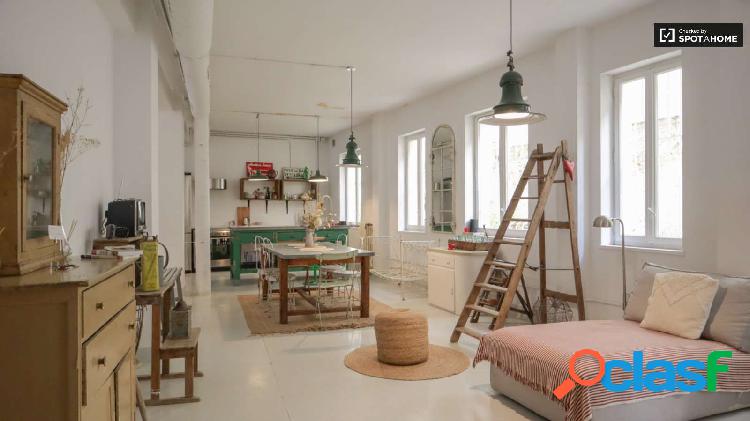 Piso de 2 dormitorios en alquiler en Madrid Centro